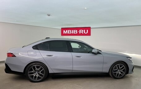 BMW 5 серия, 2025 год, 9 240 000 рублей, 6 фотография