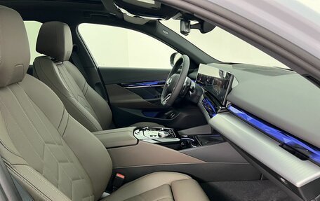 BMW 5 серия, 2025 год, 9 240 000 рублей, 13 фотография