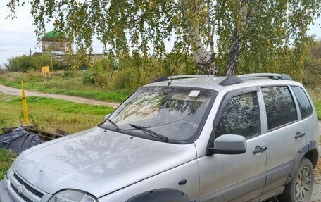Chevrolet Niva I рестайлинг, 2003 год, 180 000 рублей, 1 фотография