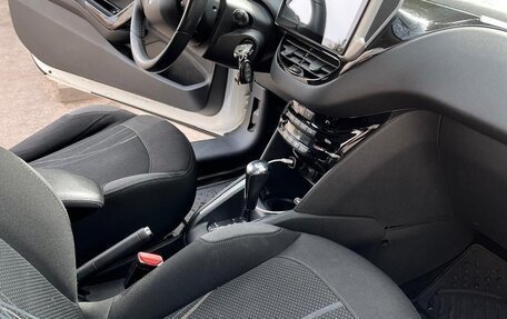 Peugeot 208 II, 2014 год, 543 000 рублей, 8 фотография