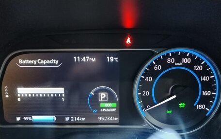 Nissan Leaf II, 2017 год, 1 850 000 рублей, 11 фотография