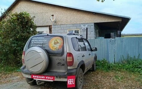 Chevrolet Niva I рестайлинг, 2003 год, 180 000 рублей, 2 фотография