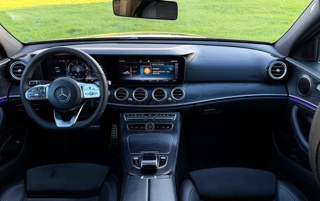 Mercedes-Benz E-Класс, 2018 год, 3 350 000 рублей, 15 фотография