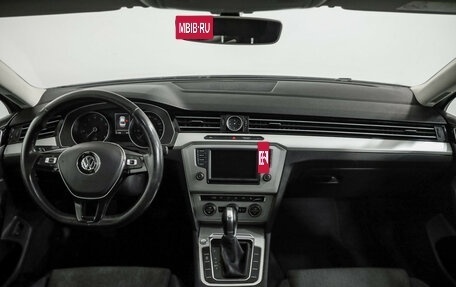 Volkswagen Passat B8 рестайлинг, 2015 год, 1 259 000 рублей, 10 фотография
