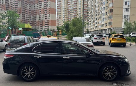 Toyota Camry, 2022 год, 2 800 000 рублей, 5 фотография