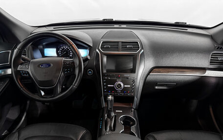Ford Explorer VI, 2017 год, 2 275 000 рублей, 16 фотография