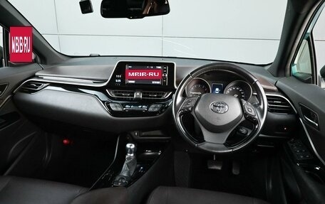 Toyota C-HR I рестайлинг, 2017 год, 2 224 000 рублей, 6 фотография
