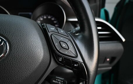 Toyota C-HR I рестайлинг, 2017 год, 2 224 000 рублей, 16 фотография