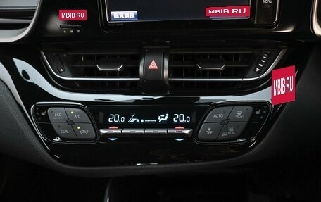 Toyota C-HR I рестайлинг, 2017 год, 2 224 000 рублей, 21 фотография