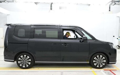 Honda Stepwgn, 2023 год, 2 520 000 рублей, 5 фотография