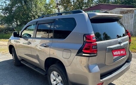 Toyota Land Cruiser Prado 150 рестайлинг 2, 2019 год, 5 600 000 рублей, 6 фотография