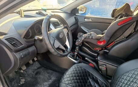 Hyundai Solaris II рестайлинг, 2011 год, 500 000 рублей, 3 фотография