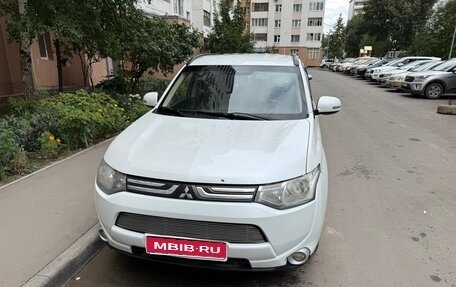 Mitsubishi Outlander III рестайлинг 3, 2013 год, 1 200 000 рублей, 1 фотография