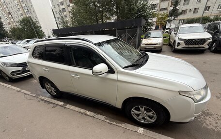 Mitsubishi Outlander III рестайлинг 3, 2013 год, 1 200 000 рублей, 2 фотография