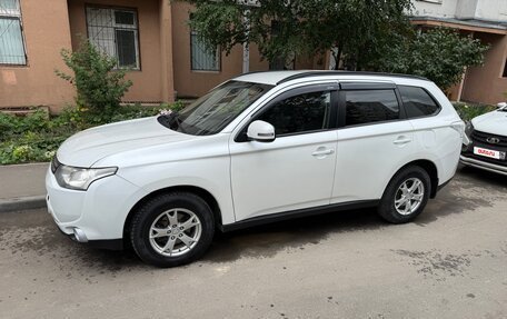 Mitsubishi Outlander III рестайлинг 3, 2013 год, 1 200 000 рублей, 3 фотография