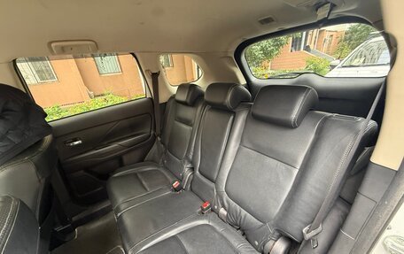 Mitsubishi Outlander III рестайлинг 3, 2013 год, 1 200 000 рублей, 12 фотография