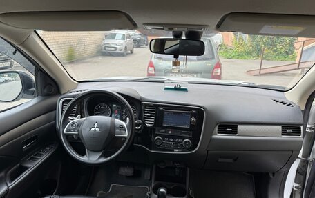 Mitsubishi Outlander III рестайлинг 3, 2013 год, 1 200 000 рублей, 5 фотография