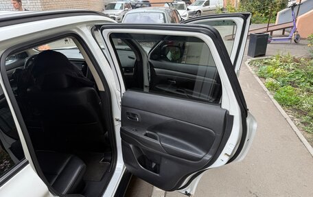 Mitsubishi Outlander III рестайлинг 3, 2013 год, 1 200 000 рублей, 9 фотография