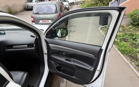 Mitsubishi Outlander III рестайлинг 3, 2013 год, 1 200 000 рублей, 10 фотография