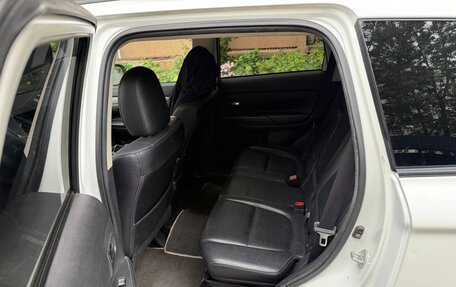 Mitsubishi Outlander III рестайлинг 3, 2013 год, 1 200 000 рублей, 13 фотография