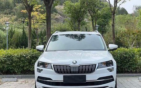 Skoda Karoq I, 2023 год, 2 220 000 рублей, 2 фотография