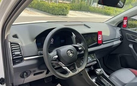 Skoda Karoq I, 2023 год, 2 220 000 рублей, 8 фотография
