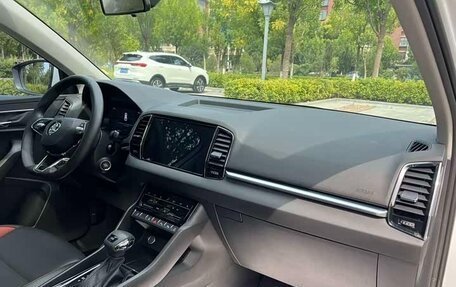 Skoda Karoq I, 2023 год, 2 220 000 рублей, 17 фотография