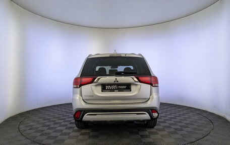 Mitsubishi Outlander III рестайлинг 3, 2020 год, 2 650 000 рублей, 6 фотография