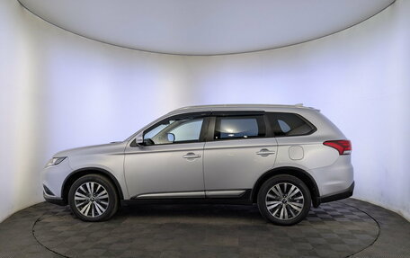 Mitsubishi Outlander III рестайлинг 3, 2020 год, 2 650 000 рублей, 8 фотография