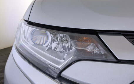 Mitsubishi Outlander III рестайлинг 3, 2020 год, 2 650 000 рублей, 17 фотография