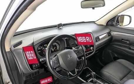 Mitsubishi Outlander III рестайлинг 3, 2020 год, 2 650 000 рублей, 16 фотография