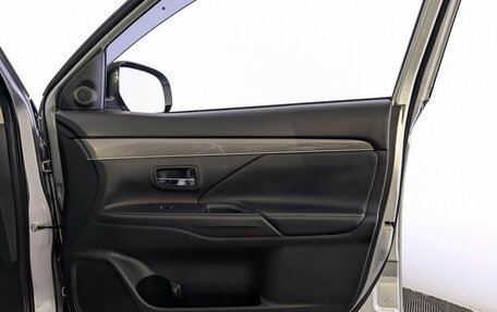 Mitsubishi Outlander III рестайлинг 3, 2020 год, 2 650 000 рублей, 25 фотография