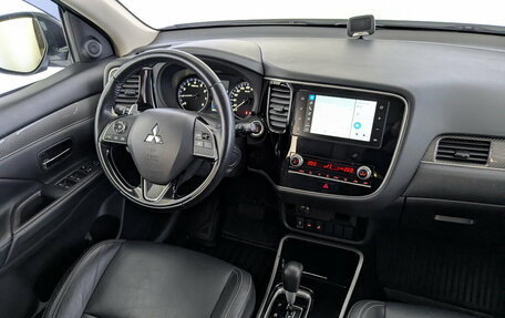 Mitsubishi Outlander III рестайлинг 3, 2020 год, 2 650 000 рублей, 29 фотография