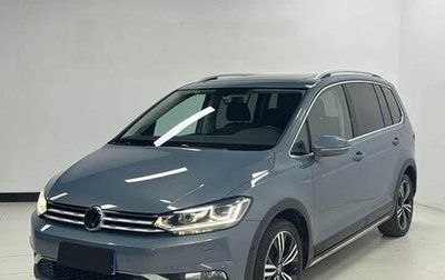 Volkswagen Touran III, 2022 год, 2 210 000 рублей, 1 фотография