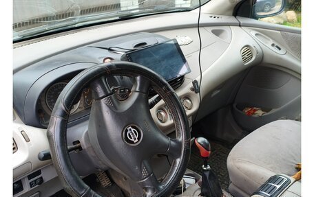 Nissan Almera Tino i, 2001 год, 250 000 рублей, 5 фотография