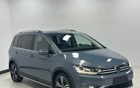 Volkswagen Touran III, 2022 год, 2 210 000 рублей, 3 фотография