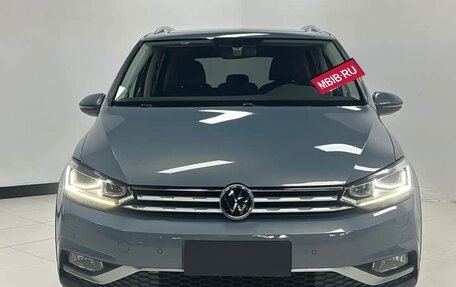 Volkswagen Touran III, 2022 год, 2 210 000 рублей, 2 фотография