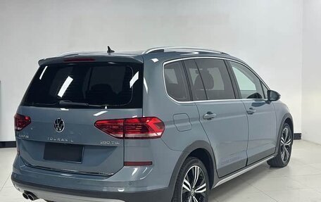 Volkswagen Touran III, 2022 год, 2 210 000 рублей, 6 фотография