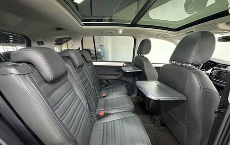 Volkswagen Touran III, 2022 год, 2 210 000 рублей, 16 фотография