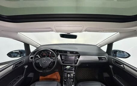 Volkswagen Touran III, 2022 год, 2 210 000 рублей, 11 фотография