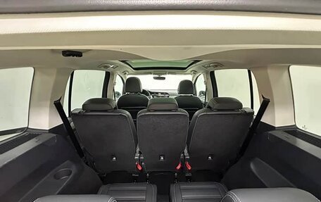 Volkswagen Touran III, 2022 год, 2 210 000 рублей, 18 фотография