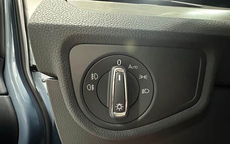 Volkswagen Touran III, 2022 год, 2 210 000 рублей, 21 фотография