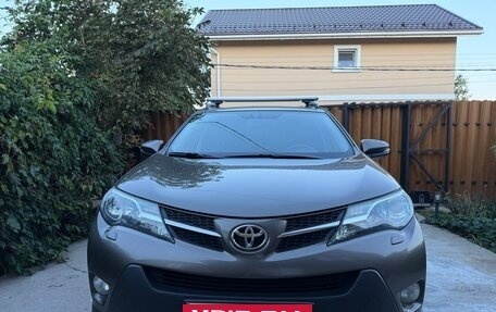 Toyota RAV4, 2015 год, 1 850 000 рублей, 13 фотография