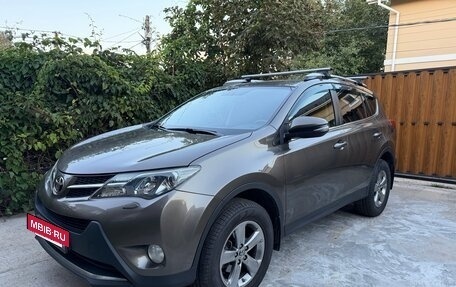 Toyota RAV4, 2015 год, 1 850 000 рублей, 14 фотография