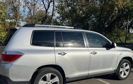 Toyota Highlander III, 2013 год, 2 490 000 рублей, 2 фотография