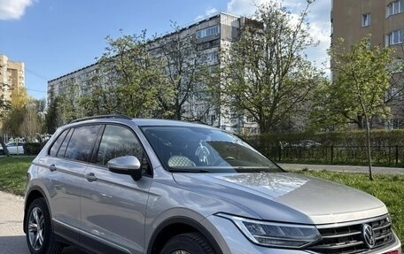 Volkswagen Tiguan II, 2020 год, 2 700 000 рублей, 1 фотография