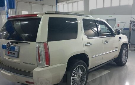 Cadillac Escalade III, 2011 год, 2 400 000 рублей, 3 фотография