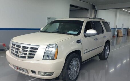 Cadillac Escalade III, 2011 год, 2 400 000 рублей, 2 фотография