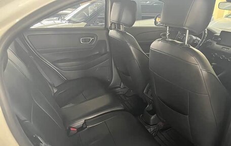 Honda Vezel, 2023 год, 1 550 000 рублей, 17 фотография
