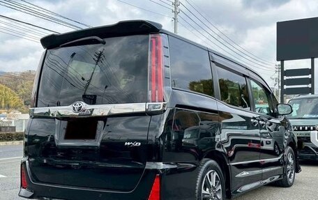 Toyota Noah III, 2021 год, 2 193 000 рублей, 4 фотография